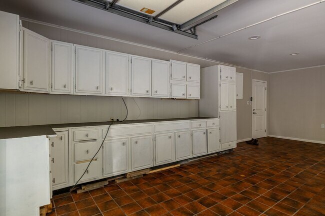 Building Photo - 10030 Tan Rara Dr