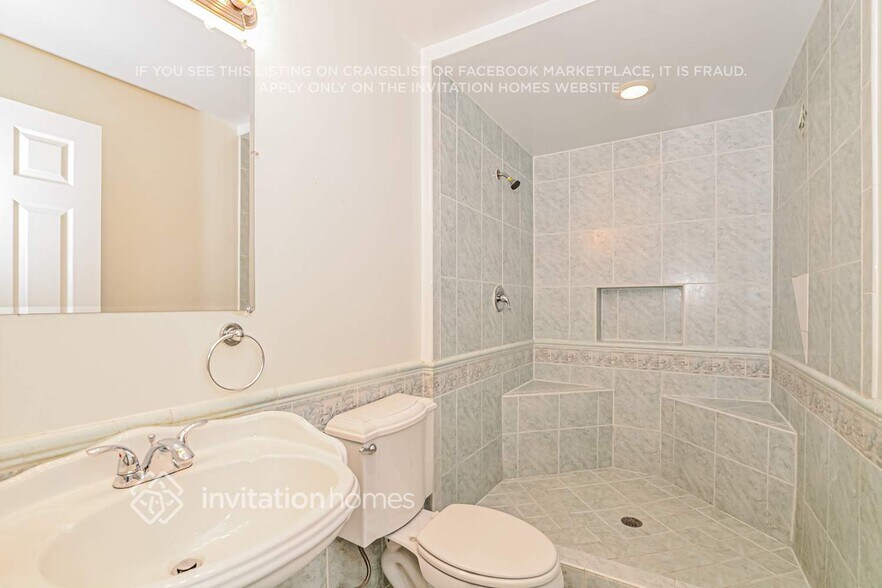 Building Photo - 811 Albi Ct