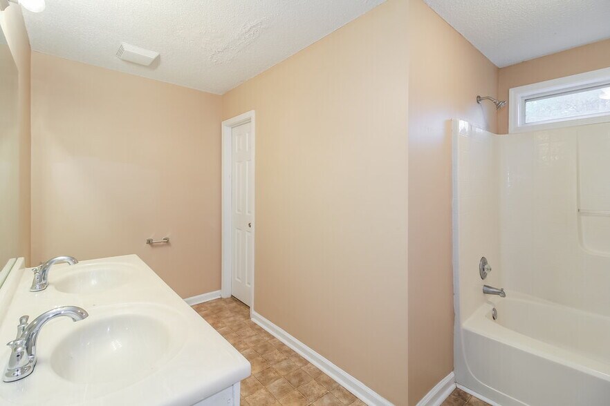 Building Photo - 4736 Bob White Run