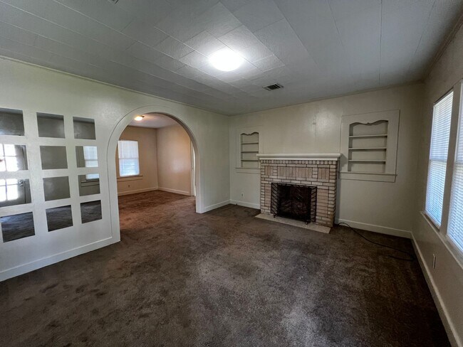 Building Photo - 119 St Julien Ave