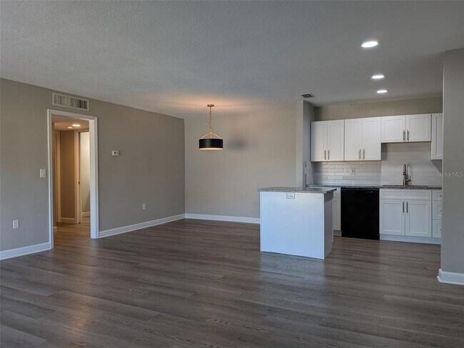 Building Photo - 562 Flemming Way