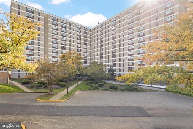 Building Photo - 4600 Duke St