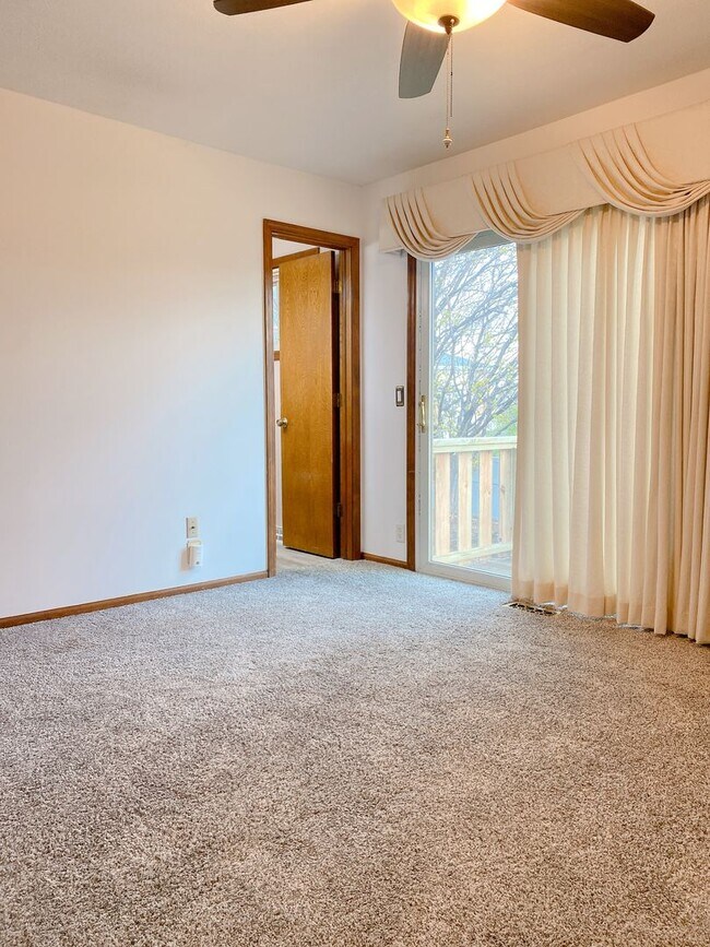 Building Photo - 3BD, 2BTH Bellevue Charmer Ready for YOU, $2,300!!