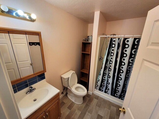 Building Photo - APPROVED APPLICATION* Charming 3 Bedroom Cottage with Private Patio in Lewiston, ID