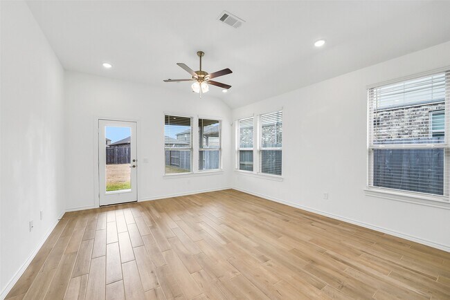 Building Photo - 1309 Tan Gable Ln