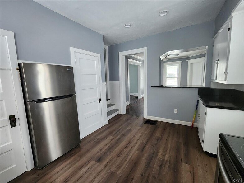 Building Photo - 218 S Pleasant St