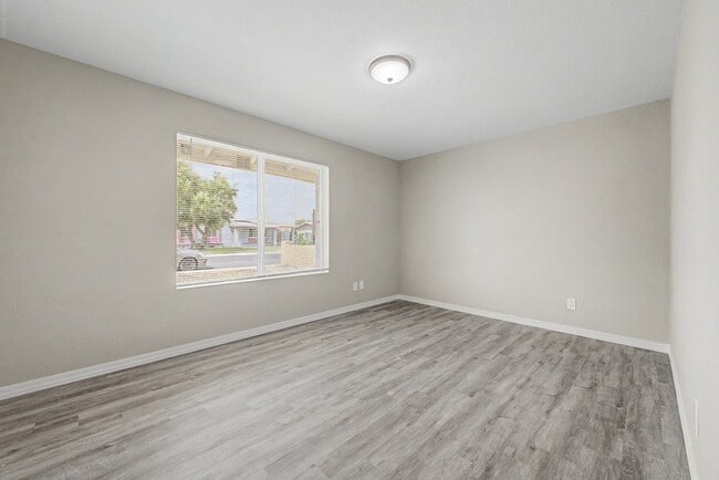 Building Photo - Single Family