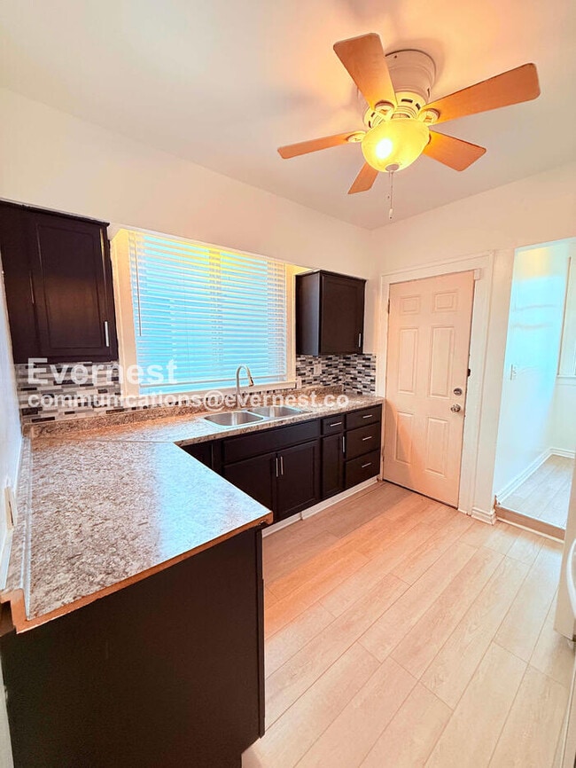 Building Photo - 4 Bed/2 Bath Home with Fenced Yard / Vouchers Accepted / Available Soon!