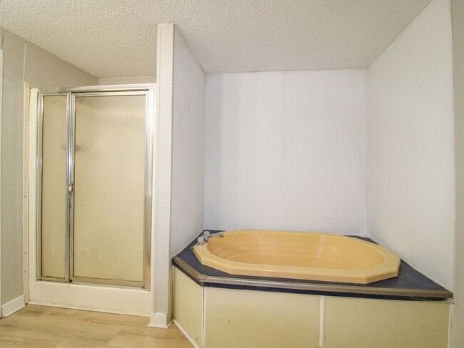 Building Photo - Completely Updated 3BR/2BA Trailer in Musc...