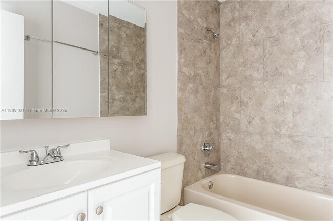 Building Photo - 25 Robalo Ct