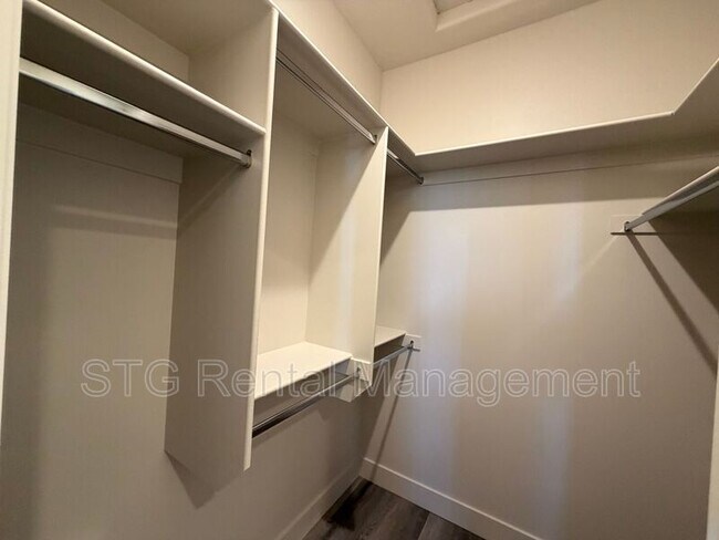 Building Photo - 1020 S 4380 W