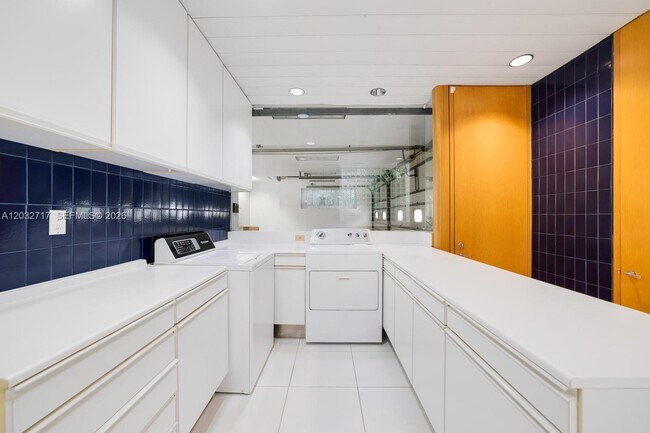 Building Photo - 6070 SW 128th St