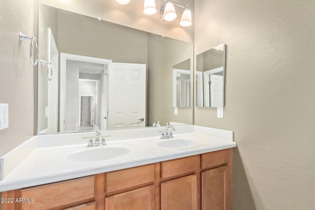 Building Photo - 13582 S 184th Ave