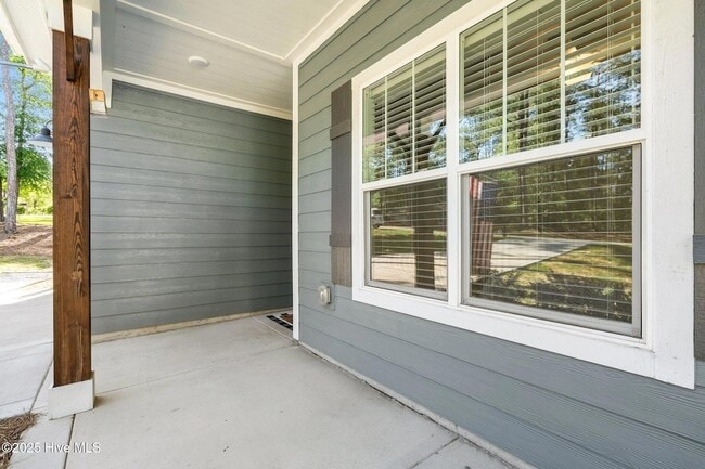 Building Photo - 594 E L Ives Dr