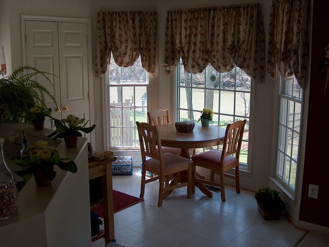 Building Photo - 486 Riverview Dr