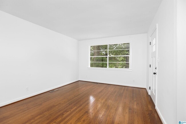 Building Photo - 724 Rose Dr