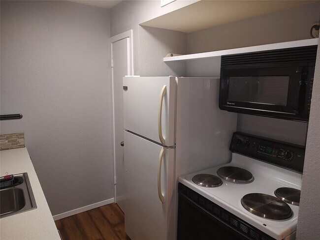 Building Photo - 1514 Parker Ln