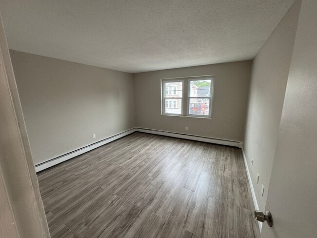 Building Photo - 158-162 Water Street-Unit 6