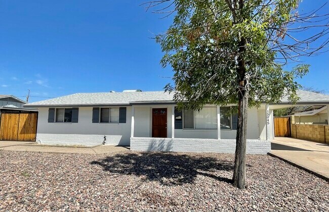 Primary Photo - Beautiful 3 Bedroom 2 Bath Great in Phoeni...