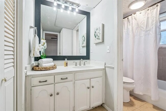 Building Photo - 11417 N May Ave