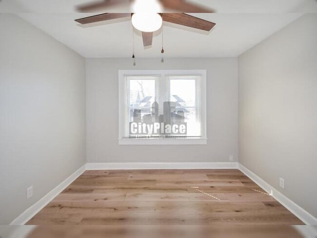 Building Photo - 752 Cottage Ave