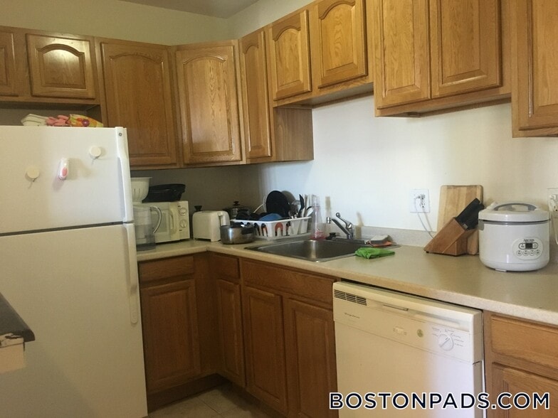 Building Photo - 34 Gardner St