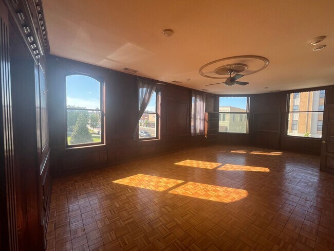 Building Photo - 103 S Boulder Ave