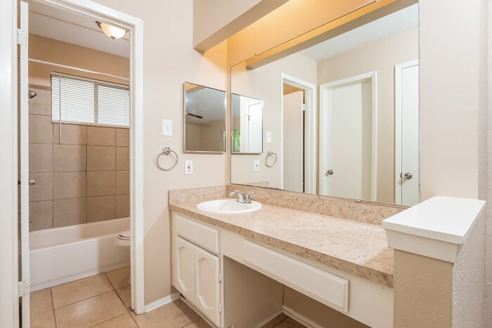 Building Photo - 2811 Mayflower Landing Ct
