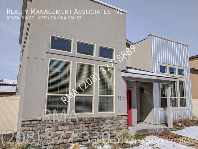 Building Photo - Gorgeous Townhouse Located in Meridian Nea...