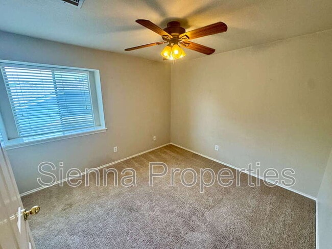 Building Photo - 295 Strawn
