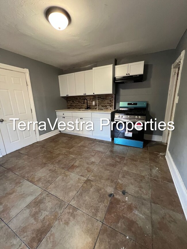 Building Photo - 3 Bed Single Family in Paulsboro! Eligible...