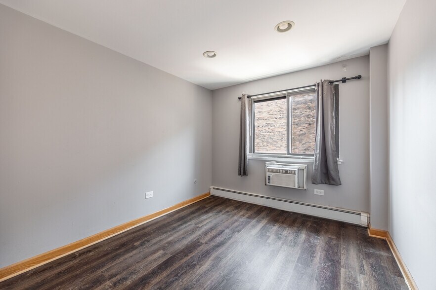 Building Photo - 607 W Wrightwood Ave
