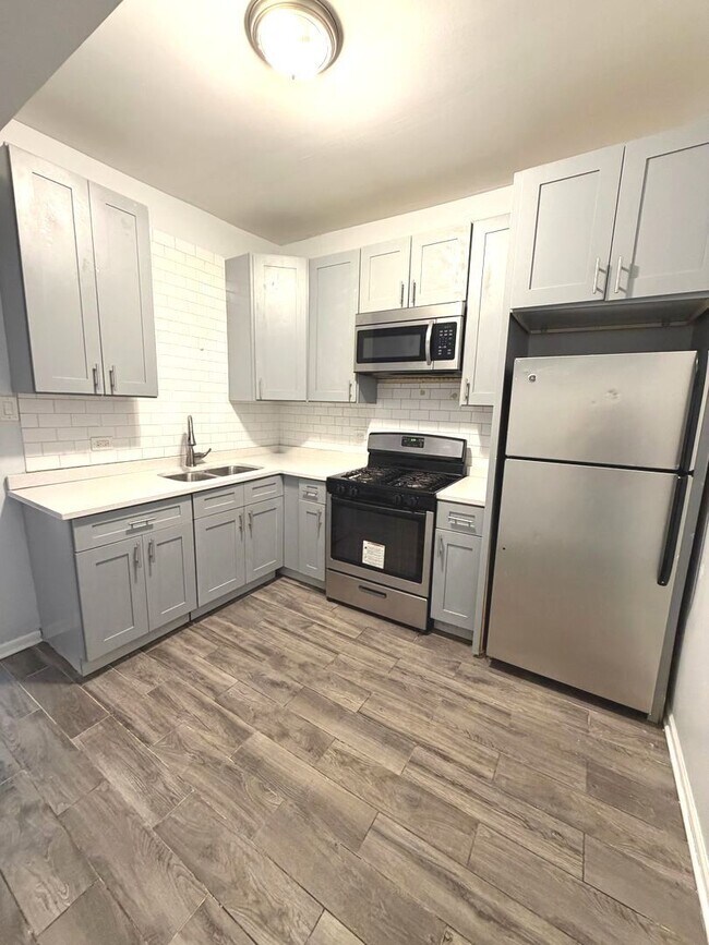 Building Photo - 7224 S St Lawrence Ave