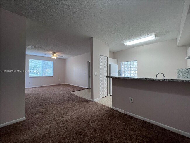 Building Photo - 6952 SW 39th St