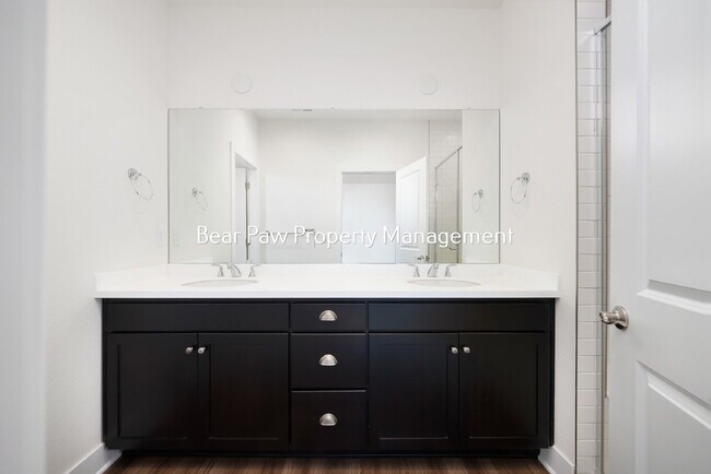 Building Photo - New Townhome in Wheat Ridge!!