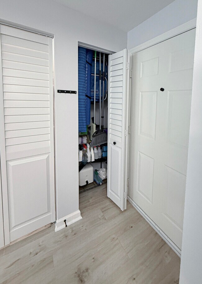 Building Photo - 275 Murcia Dr