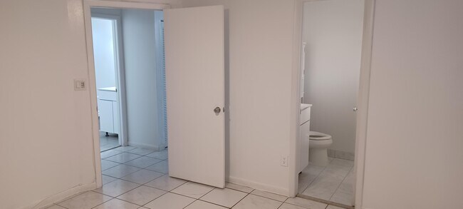 Building Photo - 5812 Polk St