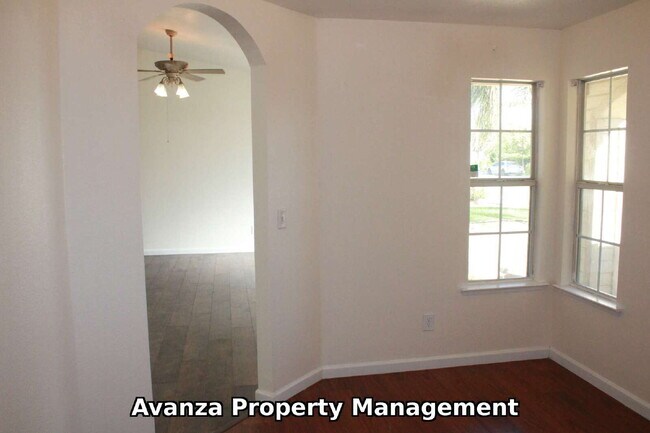 Building Photo - 5253 E Lamona Ave