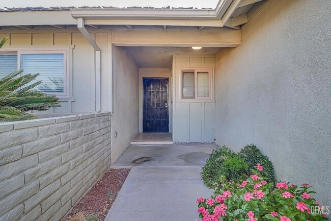 Building Photo - SW Home w/Garage!