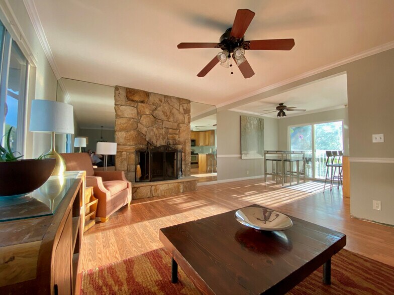 Building Photo - 11540 Sandy Creek Dr