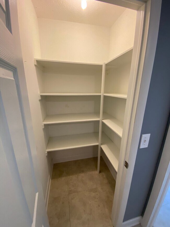 Building Photo - 4 Bedroom - Upper Arlington