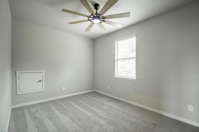 Building Photo - 21449 Kings Guild Ln
