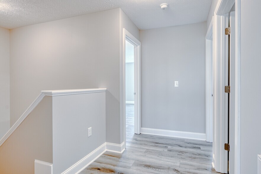 Building Photo - 220 Twisted Oak Dr NW