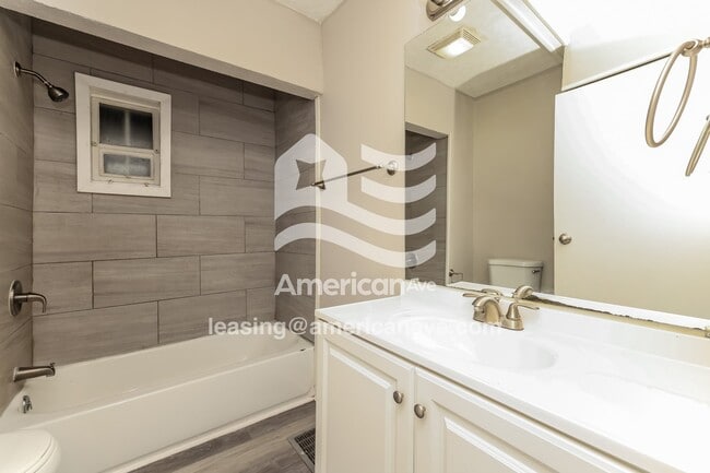 Building Photo - 921 Dennison Ave