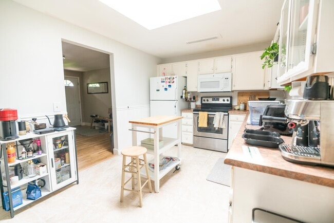 Building Photo - 4567 W 87th Pl