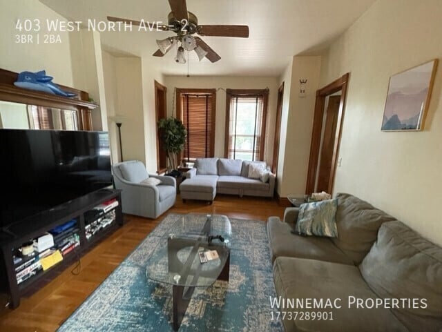 Building Photo - 403 W North Ave