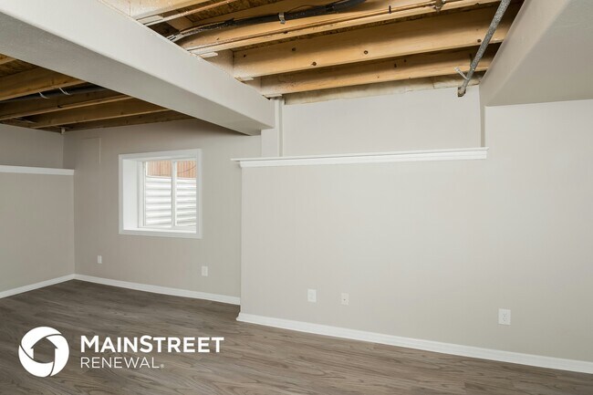 Building Photo - 10150 Jasper St