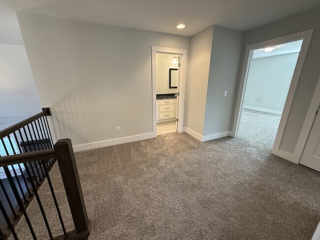 Building Photo - 1124 Watercress Ct