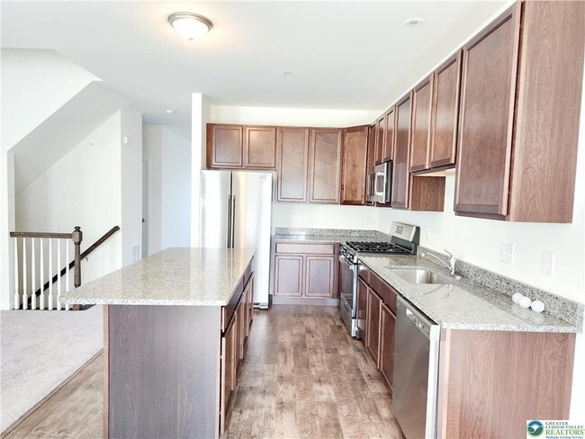 Building Photo - 422 Gray Feather Way