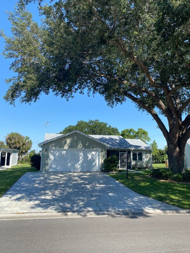 Building Photo - Spectacular Fully Furnished SEASONAL Home with Golf Course views and pool*